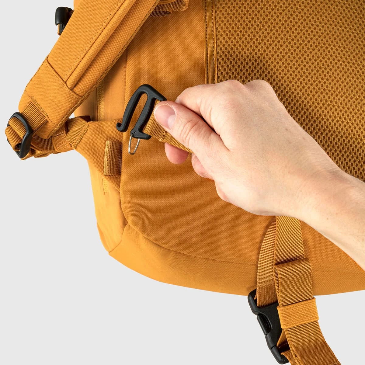 Fjallraven FJÄLLRÄVEN ULVÖ ROLLTOP 30 RED GOLD 23 6 Fjallraven FJÄLLRÄVEN ULVÖ ROLLTOP 30 RED GOLD 23 - immagine 4