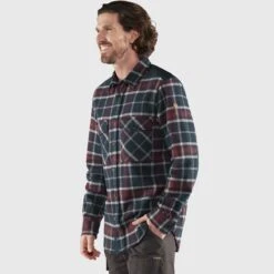 Fjallraven FJÄLLRÄVEN ÖVIK TWILL SHIRT M DARK NAVY-DARK GARNET 23 -Fjallraven 9 95220 ovik twill shirt m dark navy dark garnet 84133 555 356 03