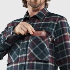 Fjallraven FJÄLLRÄVEN ÖVIK TWILL SHIRT M DARK NAVY-DARK GARNET 23 -Fjallraven 9 95220 ovik twill shirt m dark navy dark garnet 84133 555 356 06